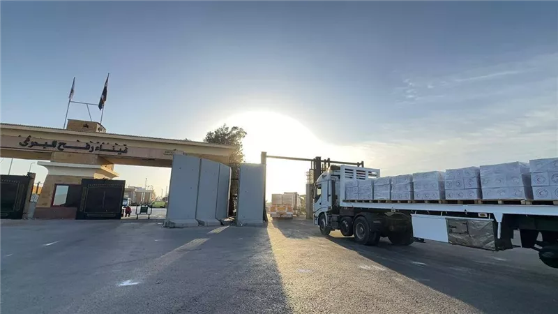 «زاد العزة 207» تعبر نحو غزة محملة بآلاف الأطنان من المساعدات الإنسانية