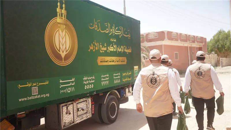 «بيت الزكاة» ينتهي من توزيع لحوم الأضاحي على الأسر المستحقة بمطروح وسيوة