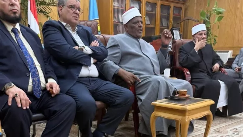 شيخ الأزهر يقود مبادرة للتهدئة في أسيوط.. وأسر الضحايا تستجيب بنداء العفو والتسامح