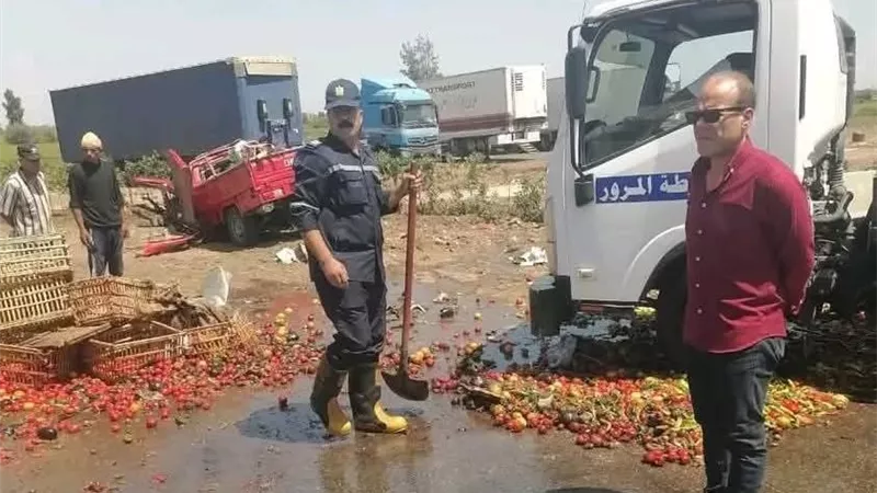 إصابة شخصين إثر انقلاب سيارة خضراوات بالدقهلية