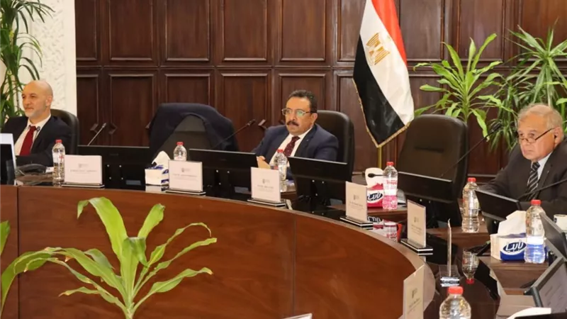 جامعة الإسكندرية تستعرض آليات تطوير منظومة الابتكار وريادة الأعمال