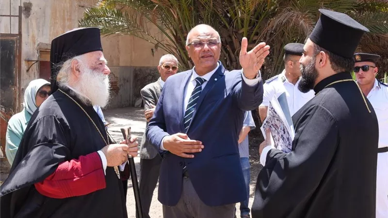 محافظ الإسكندرية وبابا الروم الأرثوذكس يتفقدان أرض مشروع مستشفى البطريركية الجديد 