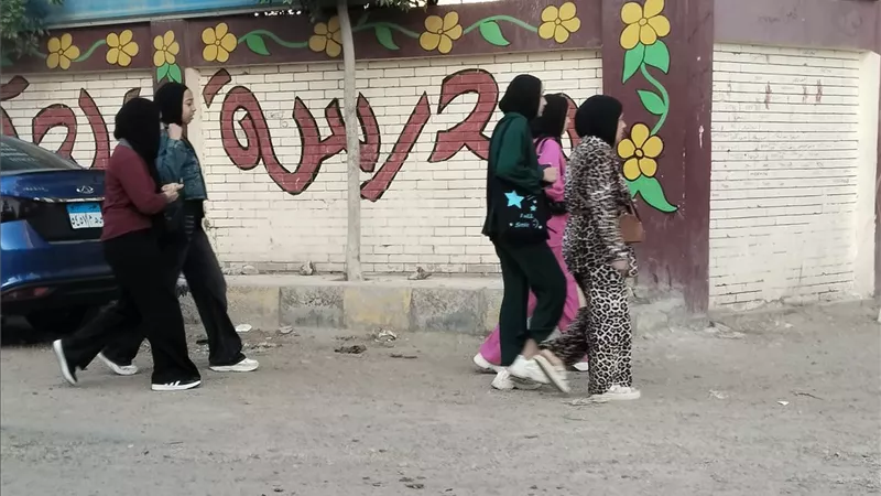 انطلاق قطار امتحانات الشهادة الإعدادية بالإسكندرية بمادتي اللغة العربية والتربية الدينية