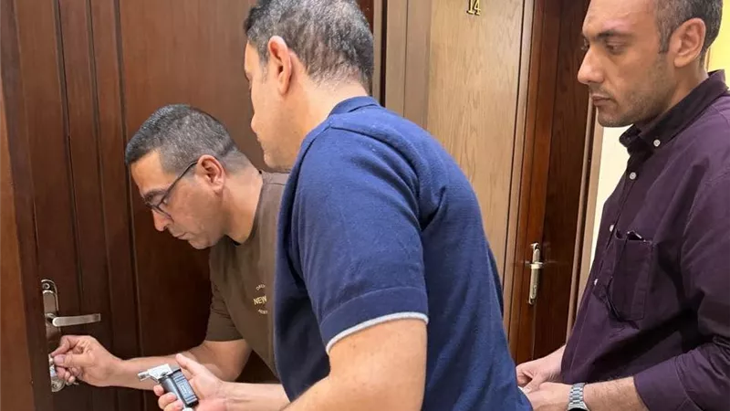 خريجة حقوق ومشطوبة من النقابة.. ضبط طبيبة مزيفة تدير مركز للتغذية بالشيخ زايد