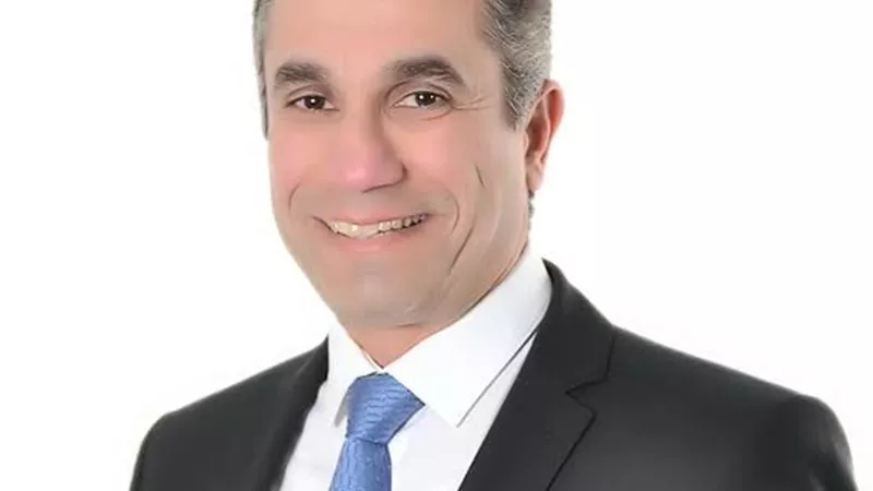 تحذيرات حزبية من تشبه بعض الفنانين بالنساء واعتباره تهديدًا ثقافيًا