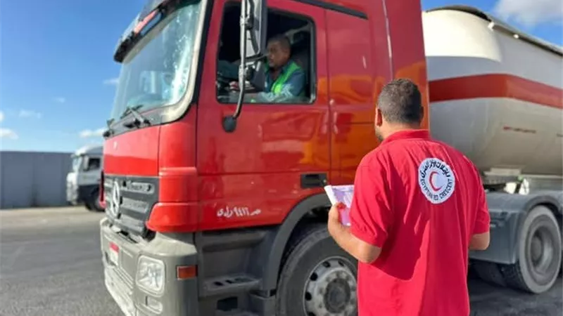 مساعدات إنسانية ضخمة من مصر إلى غزة عبر قافلة «زاد العزة» الجديدة