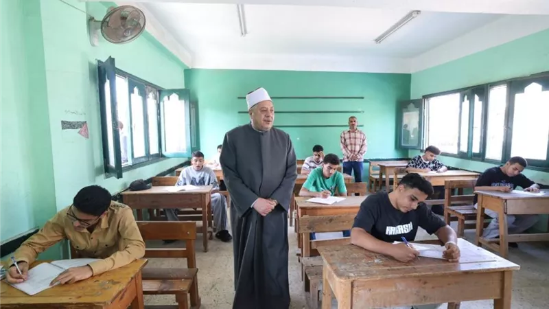 بتوجيهات الإمام الأكبر.. وكيل الأزهر يتابع امتحانات الثانوية الأزهرية ميدانيًا وإلكترونيًا