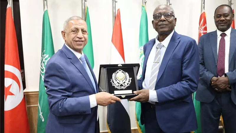 رئيس الأكاديمية العربية ووزير النقل السوداني يبحثان تعزيز التعاون في النقل والتدريب