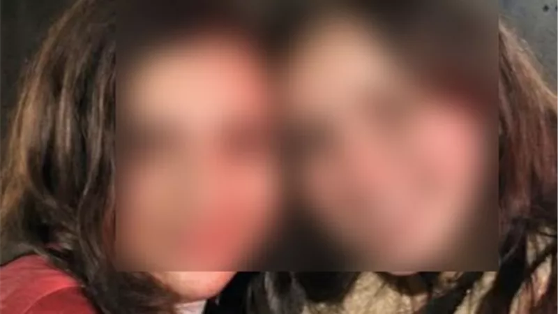 سنة مع إيقاف التنفيذ.. تخفيف الحكم على “يسرا ويمنى” في قضية تزوير مفردات راتب والدهما بأسيوط