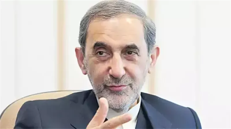 مستشار المرشد الإيراني: المقاومة قادرة على إغلاق هرمز وباب المندب