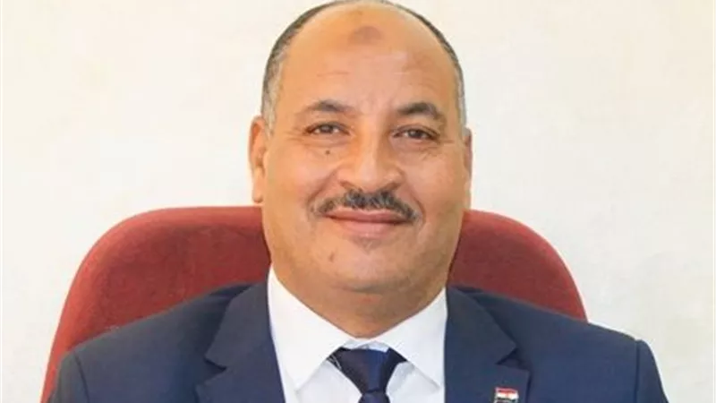 صدفة ولا مجاملة؟.. لغز ظهور اسم وكيل التعليم داخل امتحان العربي بالمنيا