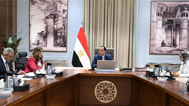 رئيس الوزراء يتابع موقف تنفيذ المشروعات الخدمية والتنموية بمحافظة الوادي الجديد