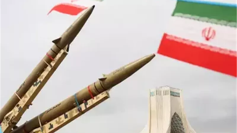 الاشتباكات تتسع... الحرس الثوري يعلن استهداف قاعدة أمريكية في الكويت