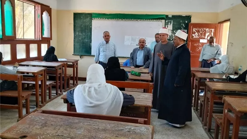 اليوم.. طلاب القسم العلمي بالثانوية الأزهرية بالإسماعيلية يؤدون امتحان النحو 
