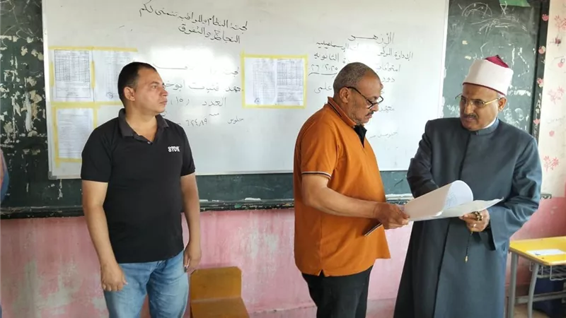 موفد قطاع المعاهد يتابع امتحانات الثانوية الأزهرية بلجنة أبو خروع في الإسماعيلية.. صور