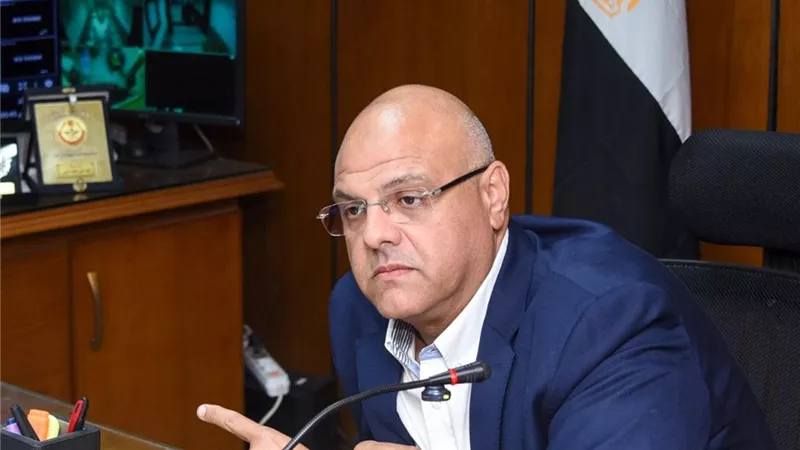 محافظ الإسكندرية: لا تهاون مع المخالفين.. وإزالة فورية لمحطة خرسانة تهدد صحة الطلاب بالمنتزه أول