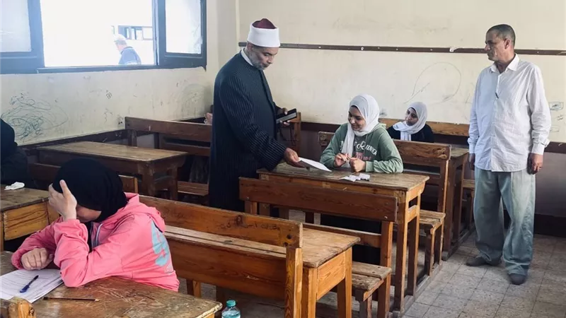 طلاب القسم الأدبي بالأزهر بالدقهلية ينهون أسبوعهم الأول في امتحانات الثانوية بلا شكاوى