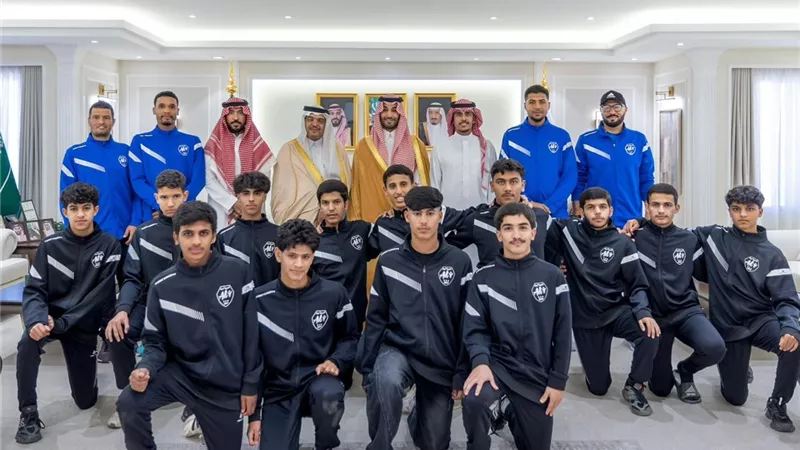موسى الشمري يلتقي نائب أمير الجوف بعد إنجاز أكاديمية أجيال