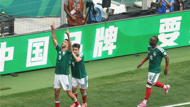 المكسيك تبدأ المونديال بانتصار مثير على جنوب أفريقيا