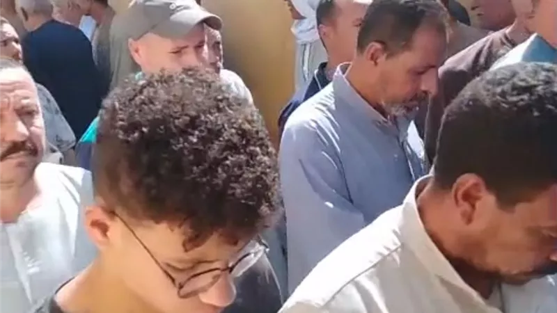 مشاهد مؤثرة في الفيوم.. استقبال جثامين ضحايا حادث قطار الشلوفة