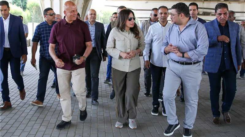 متابعة حكومية لمشروعات البنية التحتية.. وزيرة الإسكان تتفقد الجبل الأصفر
