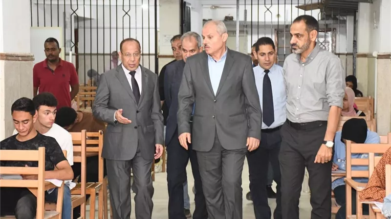 275 طالبًا يؤدون اختباراتهم بكلية السياحة والفنادق بجامعة قناة السويس