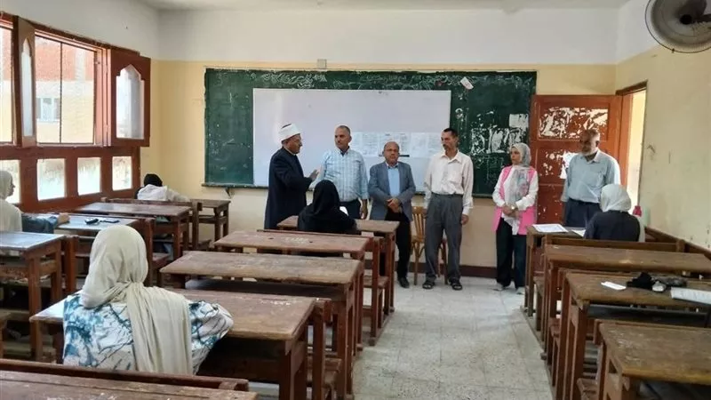 وسط أجواء هادئة.. طلاب الثانوية الأزهرية بالإسماعيلية يؤدون امتحان اللغة الإنجليزية