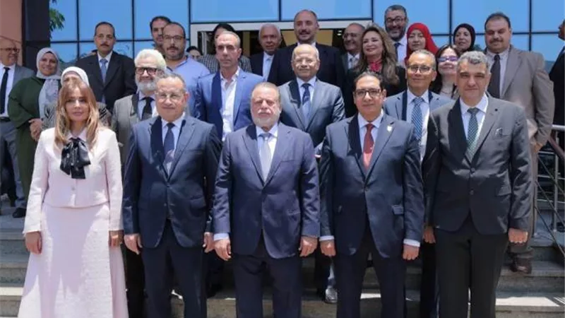 محافظ البنك المركزي ووزير التعليم العالي يفتتحان عددًا من المشروعات والوحدات الطبية بالمعهد القومي للأورام