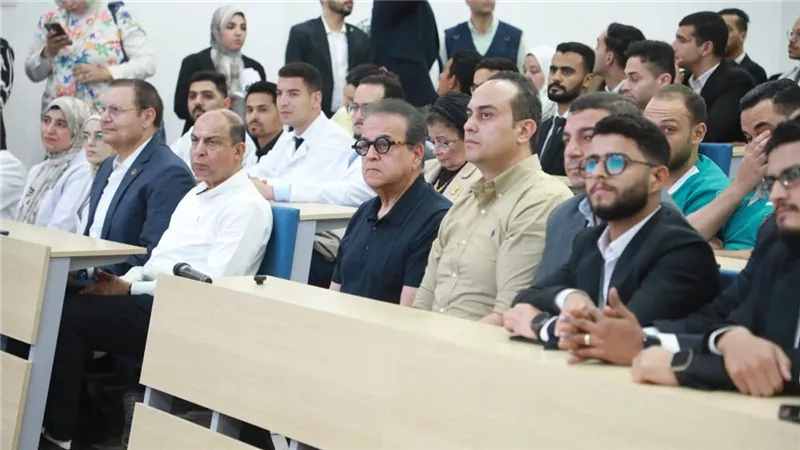 وزير الصحة يشهد إجراءات تسجيل المواطنين بمنظومة التأمين الصحي الشامل في المنيا 