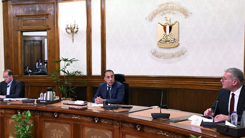 رئيس الوزراء يتابع موقف تدبير الاعتمادات المالية لتوفير احتياجات الدولة من المنتجات البترولية