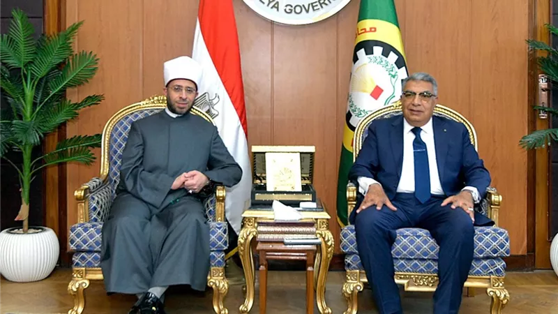 محافظ الدقهلية يستقبل وزير الأوقاف خلال زيارته لجامعة المنصورة لمناقشة رسالة دكتوراه