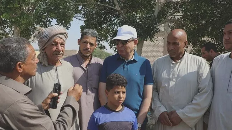 محافظ المنيا: توفير سكن كريم للأسر الأولى بالرعاية فى قرى الظهير الصحراوي