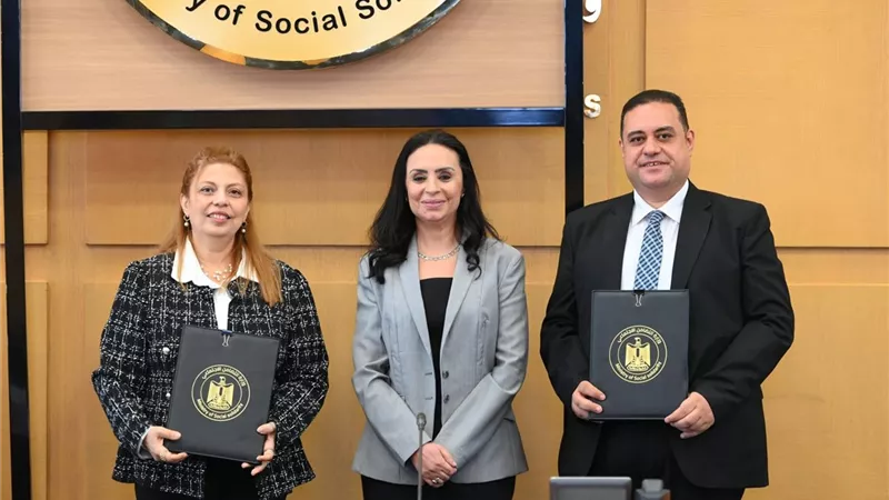 وزيرة التضامن تشهد توقيع عقود تمويل مشروعات متناهية الصغر لـ13 جمعية أهلية