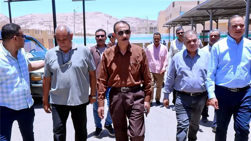 محافظ سوهاج يتفقد عددًا من المشروعات والمنشآت الخدمية والتنموية بحي الكوثر