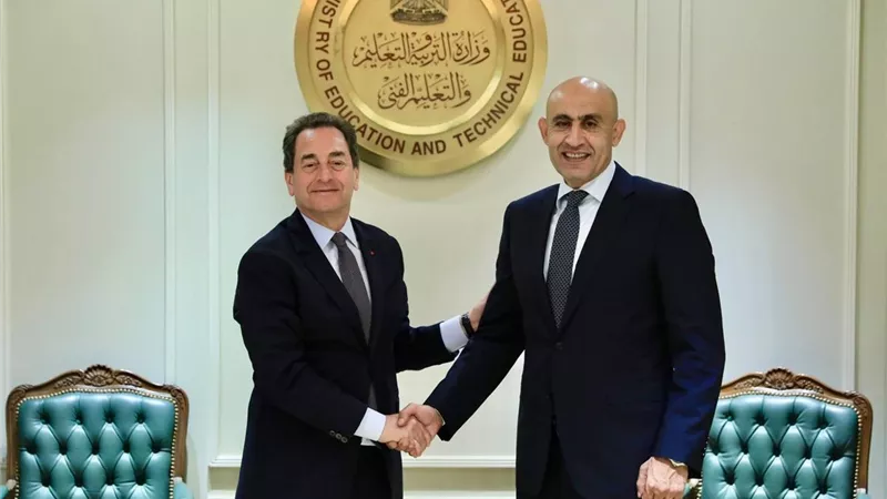 وزير التعليم والسفير الفرنسي يبحثان سبل التعاون المشترك 