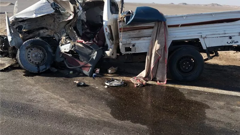 العربيات بقت خردة.. إصابة سائقين إثر تصادم سيارة نقل ثقيل مع ربع نقل في قنا