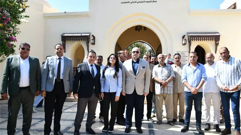 محافظ الفيوم يتفقد أعمال تطوير المنشآت السياحية والفندقية بمنطقة عين السيليين