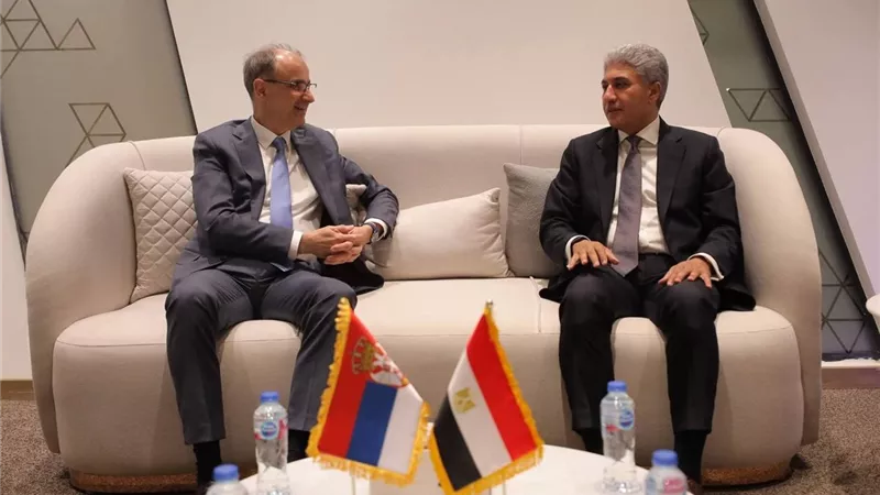 وزير السياحة يلتقي رئيس وزراء صربيا خلال زيارته الحالية لمصر