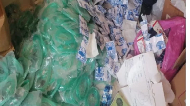 ضبط مخزن غير مرخص بداخله 1.5 مليون قطعة مستلزمات طبية مجهولة بمدينة نصر 