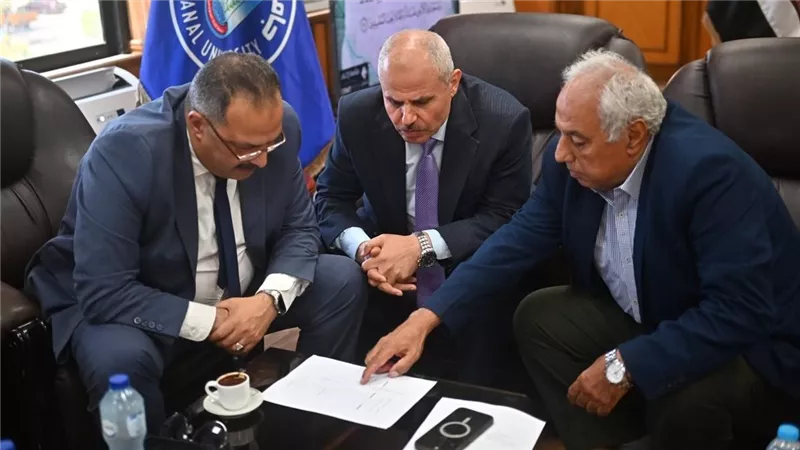 رئيس جامعة قناة السويس يبحث آفاق التعاون التنموي مع شركة مياه الشرب