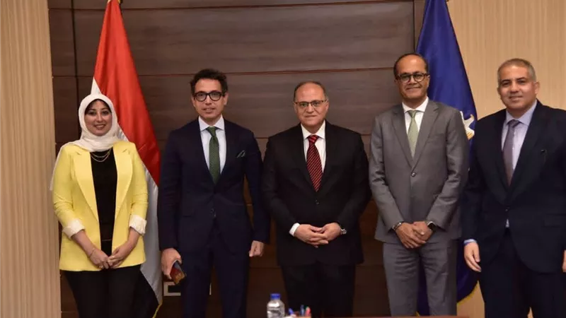 الغمراوي يبحث مع صن فارما سبل توطين صناعة الدواء في مصر