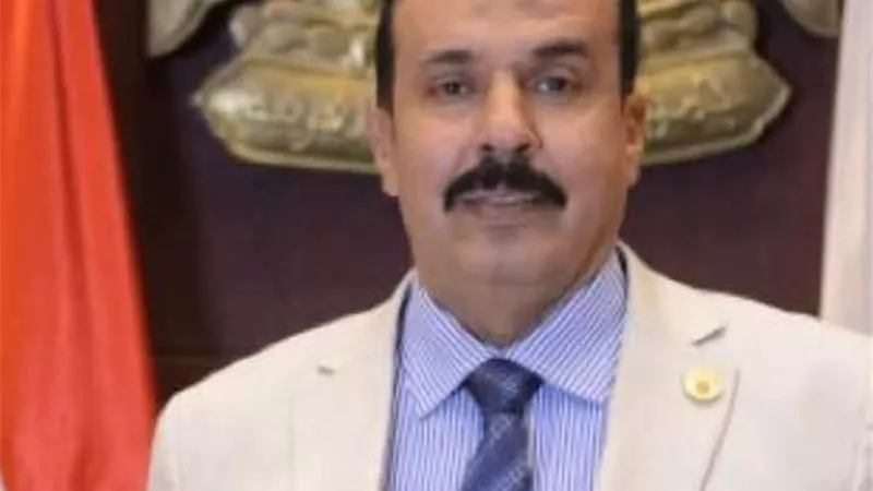 بعد مسيرة حافلة بالعطاء.. رئيس جامعة قناة السويس يُثمن جهود الدكتور ماجد العزازي 