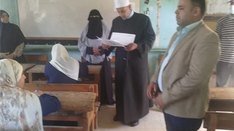 رئيس منطقة الدقهلية الأزهرية يتفقد لجان الثانوية ويؤكد الانضباط في امتحان التاريخ الأدبي