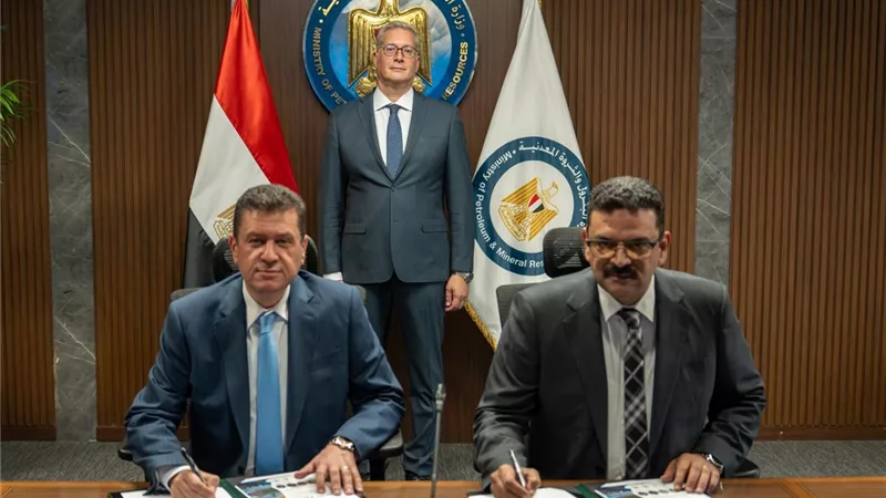 وزير البترول يشهد توقيع مذكرة تفاهم لدراسة تنفيذ مشروع تعديني صناعي متكامل