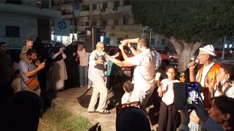 إقبال كبير على العروض الفنية لشارع الفن بالإسماعيلية.. صور