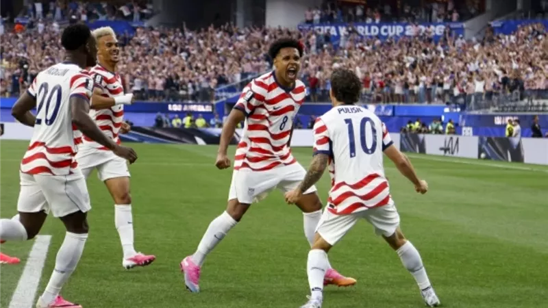 أمريكا تفوز على أستراليا وتتأهل لدور الـ32 لكأس العالم