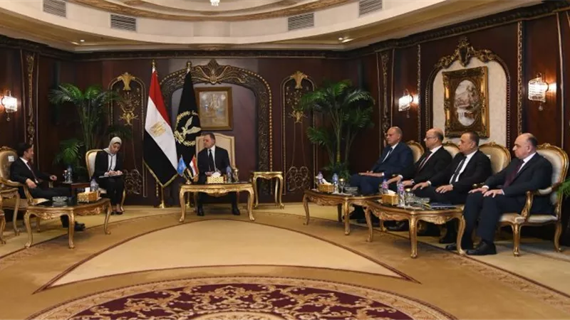 وزير الداخلية يبحث مع المستشار الشرطي للأمم المتحدة تعزيز التعاون في مجال حفظ السلام