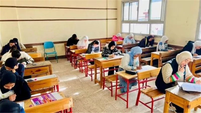اتمسكوا بالسماعات.. تحرير 14 محضر غش داخل لجنة الثانوية العامة في قنا