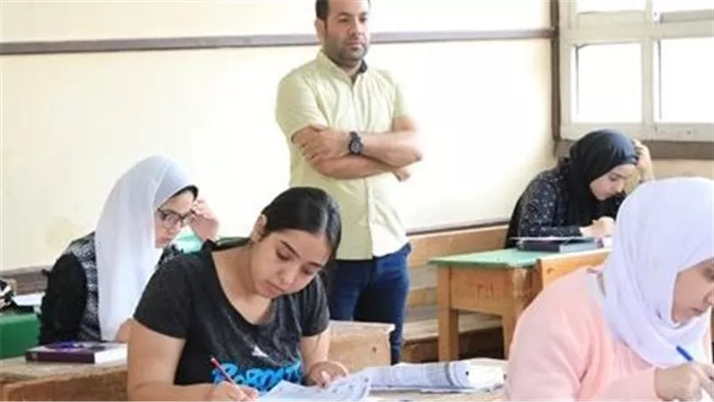 اليوم.. طلاب الثانوية العامة بالإسماعيلية يؤدون امتحان مادتي الكيمياء والجغرافيا