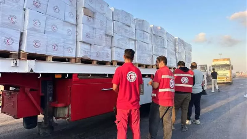 الهلال الأحمر المصري يطلق أكبر قوافل الدعم الإنساني إلى غزة بحمولة تتجاوز 3 آلاف طن